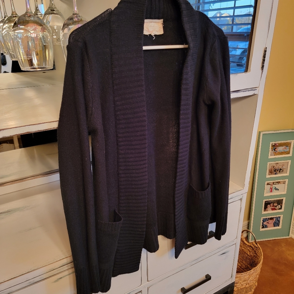Ambiance black sweater w/pockets, size large